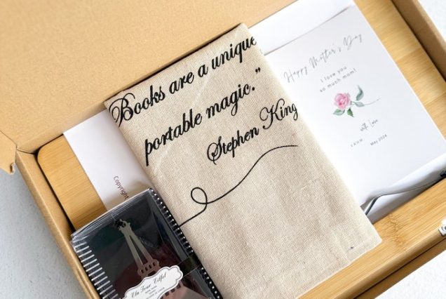 Recipe Stand Gift Set with Bookmark, Bag & 3 Recipes | Gifts for Her | Unique Christmas Gift | Cookbook Stand