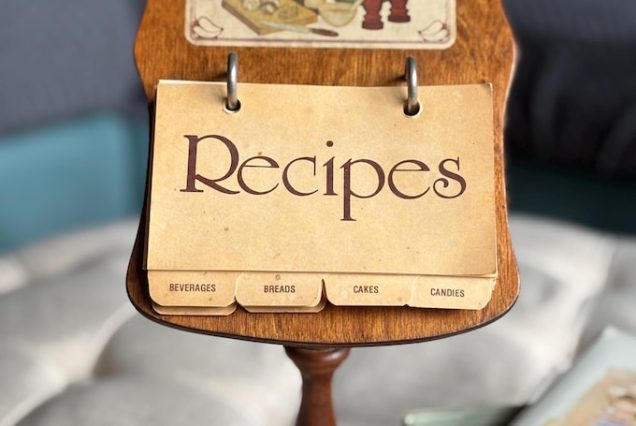 Vintage Wooden Recipe Card Holder: Rustic Farmhouse Kitchen Display